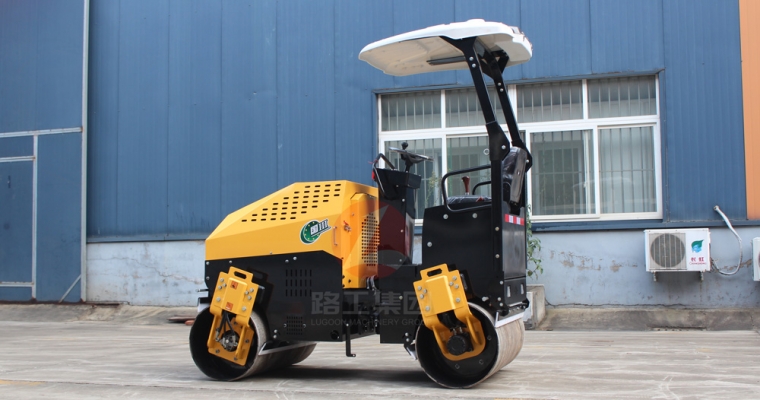 小型壓路機路面施工打滑怎么辦？